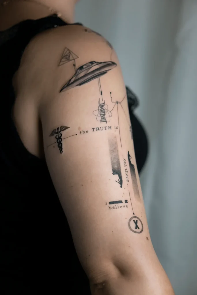 Złożony tatuaż konceptualny na ramieniu inspirowany serialem Archiwum X. Motywy UFO, DNA, kaduceusza i napisy "the TRUTH is... out there". Wykonanie: Wika Olejnik, Częstochowa.